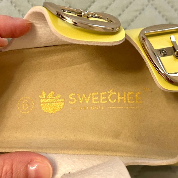 SWEECHEE Women’s Yellow Sandals, Size 6 - Picture 5 of 7